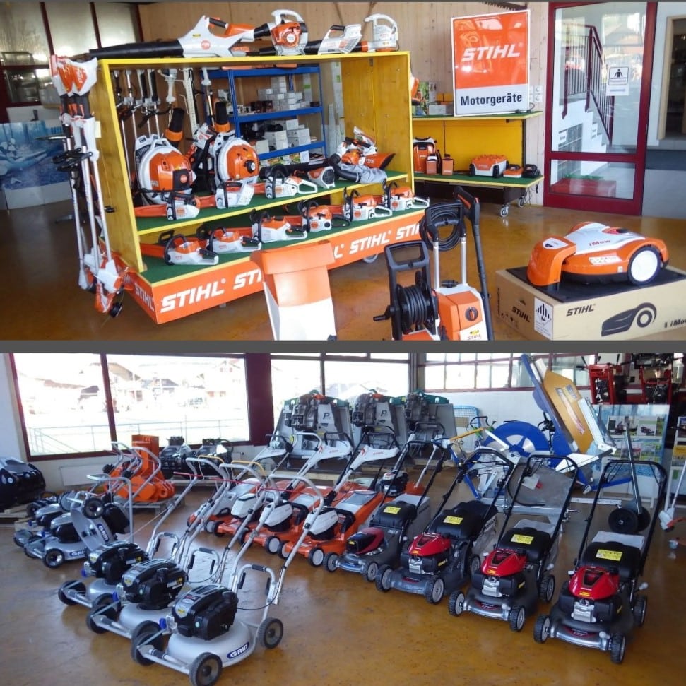Display von STIHL-Gartengeräten, einschließlich Rasenmähern und Motorsägen, in einem Geschäft.